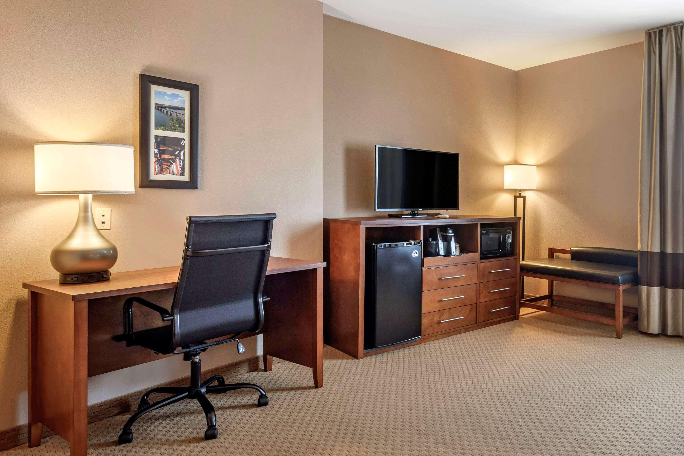 Comfort Suites Florence Shoals Area Экстерьер фото